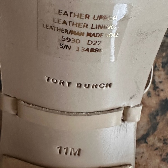 Tory Burch
Knotted Leather Ankle-Tie Sandals New Cream - Picture 13 of 13